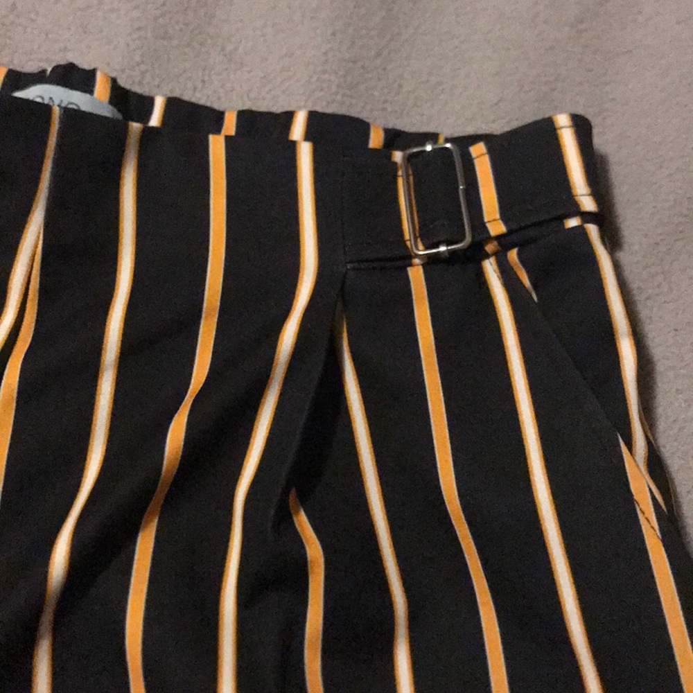 Striped shorts - Picture 3 of 4